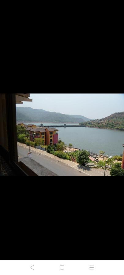 2Bhk Lake View Apartment Lavasa Bagian luar foto