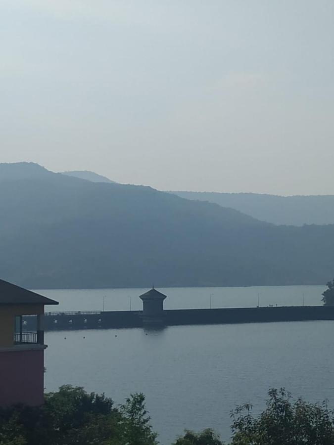 2Bhk Lake View Apartment Lavasa Bagian luar foto